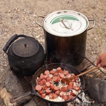 5 libros de cocina al aire libre que harán que acampar sea una brisa deliciosa