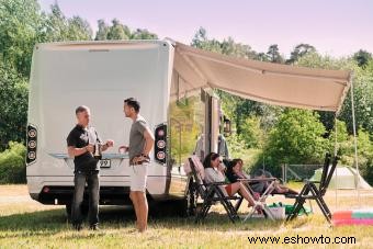 Equipamiento y características de acampada en furgoneta:un vistazo rápido