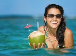 ¿El agua de coco puede ayudar a perder peso?