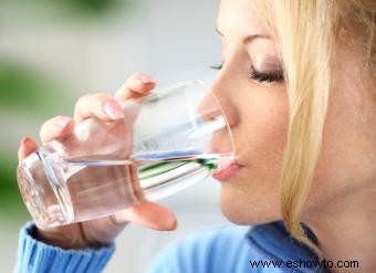 ¿Cuánta agua debería beber al día?