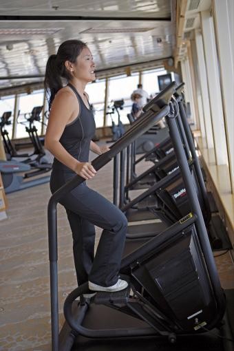 Máquinas comunes de ejercicios de gimnasio y lo que hacen