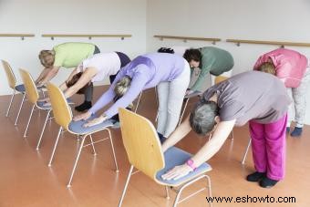 Rutinas de clases de yoga en silla y consejos de desarrollo