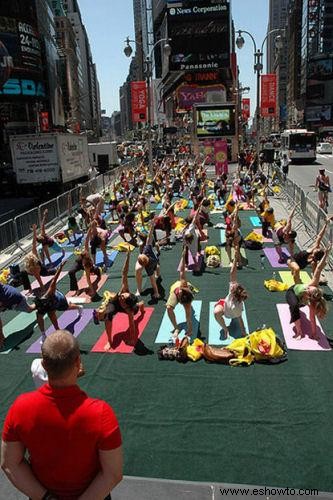 Consejos de Edward Vilga sobre la práctica constante del yoga