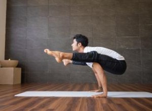 Guía completa de la Postura de la Luciérnaga (Tittibhasana): consejos para principiantes e intermedios