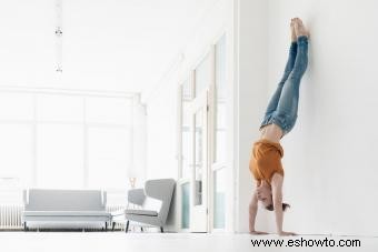 4 inversiones avanzadas de yoga para probar