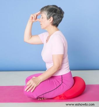 6 posturas de yoga con refuerzos + pasos sencillos