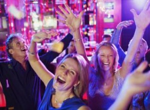 Las 15 canciones icónicas que suenan en todos los bares