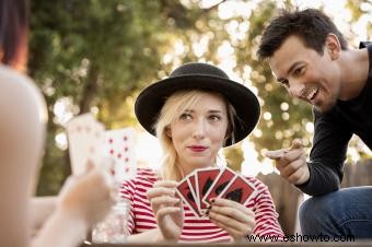 12 juegos de cartas para adultos que te harán doblar de risa