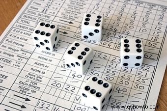 Tu guía para las hojas de puntuación de Yahtzee (y dónde encontrar más)