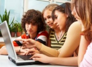 Fondos de Pantalla de Porristas: Muestra tu Espíritu Escolar en el Escritorio