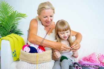 Cómo enseñar a los niños a empezar a tejer a crochet