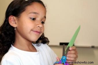 Manualidades con papel adhesivo de plástico para niños