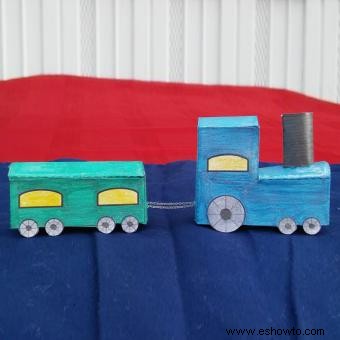 Artesanía con recortes de tren de papel