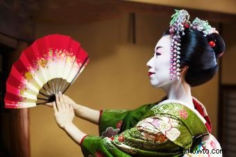 Cómo aprender el baile tradicional japonés con abanicos