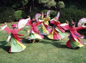 Danza coreana de abanicos