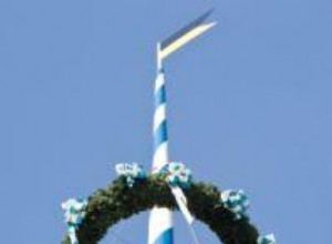 El Baile del Árbol de Mayo: Tradición Primaveral con Historia y Encanto