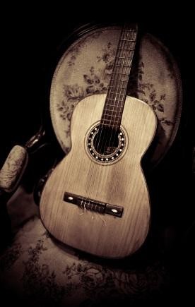 ¿Quién inventó la guitarra acústica? 