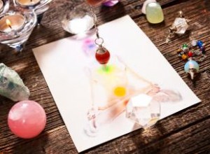 Adivinación con péndulo para principiantes: guía práctica con consejos sencillos