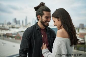 Maneras fáciles de reconocer a un hombre Géminis enamorado