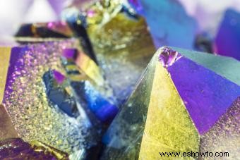 Rainbow Aura Quartz Significado y propiedades positivas