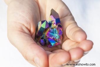 Rainbow Aura Quartz Significado y propiedades positivas