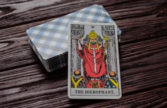 Significado de la Carta del Hierofante en el Tarot