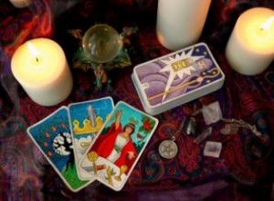 Guía Esencial para Comprender la Baraja de Tarot: Arcanos y Palos