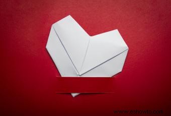 Cómo hacer origami con un papel en forma de rectángulo