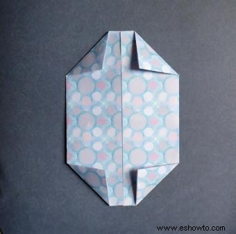 Cómo hacer origami con un papel en forma de rectángulo