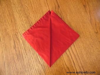Cómo doblar una servilleta en forma de estrella de cinco puntas