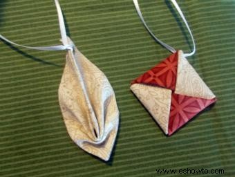 Adornos navideños de origami de tela