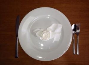 Cómo Doblar Servilletas en Flores: 3 Diseños Fáciles para una Mesa Elegante