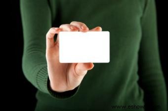 Cómo doblar un estuche para tarjetas de crédito de origami