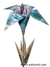 Cómo hacer una flor de origami con un billete de un dólar