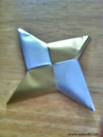 Cómo hacer adornos de origami