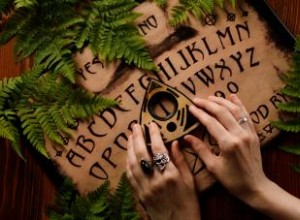 60 preguntas para hacerles a los espíritus con una tabla Ouija (que son seguras)