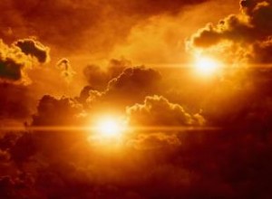 Luces Naranjas en el Cielo: 14 Avistamientos Reportados de Orbes UAP en Todo el Mundo