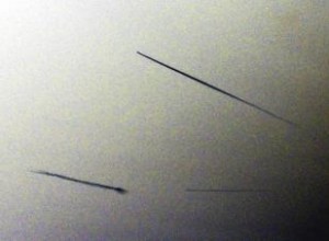 Avistamientos de OVNIs con forma de serpiente: Testimonios y explicaciones científicas