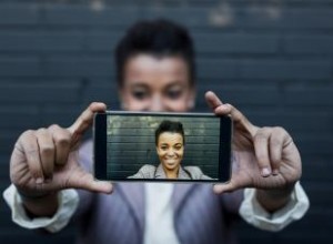 Guía experta para autorretratos perfectos: trucos con cámara o móvil