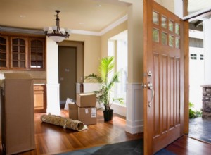 ¿Por qué las puertas de entrada de las casas se abren hacia adentro y las de edificios públicos hacia afuera?