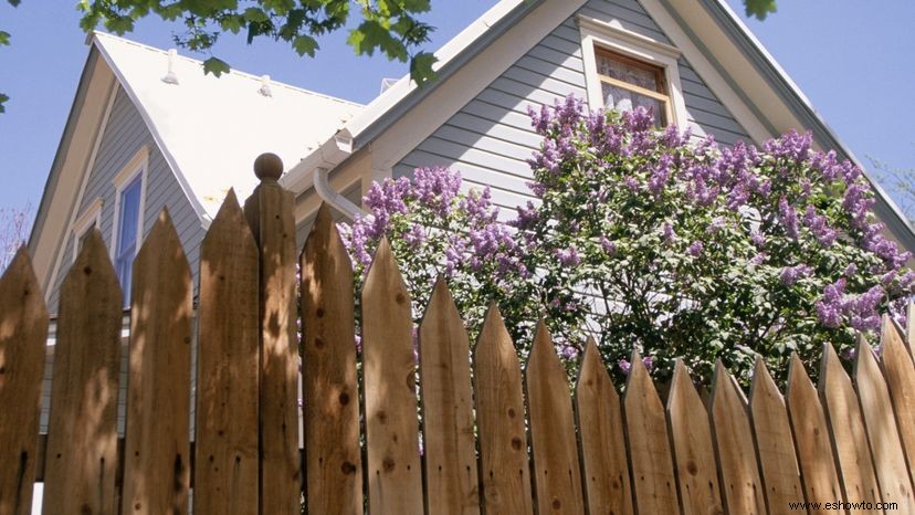 Cómo reparar una cerca de madera:consejos y pautas