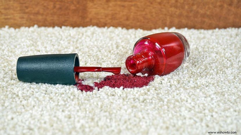 Cómo quitar el esmalte de uñas de la alfombra 