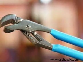 ¿Cuáles son algunas reparaciones que requieren pinzas para juntas deslizantes? 