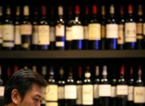 Cómo convertirse en sumiller: Guía completa sobre formación, certificaciones y carrera profesional