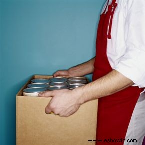 ¿Qué se conserva más tiempo, la comida enlatada o en caja? 