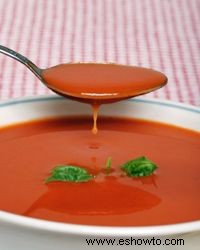¿Cómo se espesa la salsa de tomate casera? 
