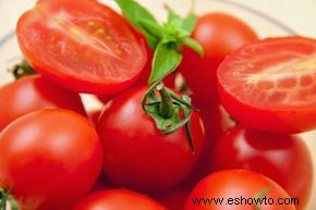 ¿Qué debes hacer con los tomates de tu jardín? 