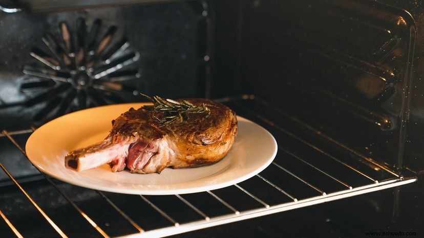 Cómo cocinar bistec en el horno 
