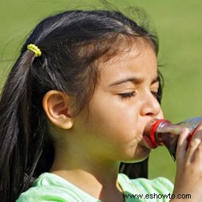 ¡Deja el refresco! Por qué tu bebida favorita te está dañando la boca 