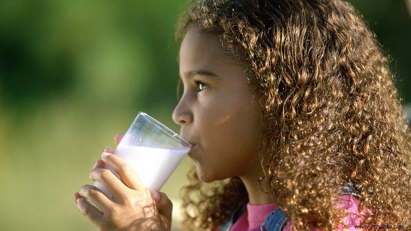 Beber leche que no sea de vaca puede atrofiar el crecimiento de los niños 